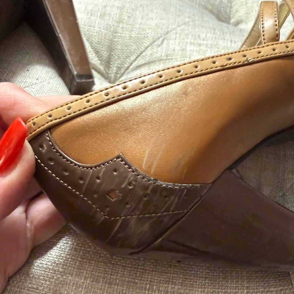 BCBG Paris Mary Jane Heels Size 8 Brown Tan Brogue Oxford Pumps Vintage Style - Picture 11 of 13